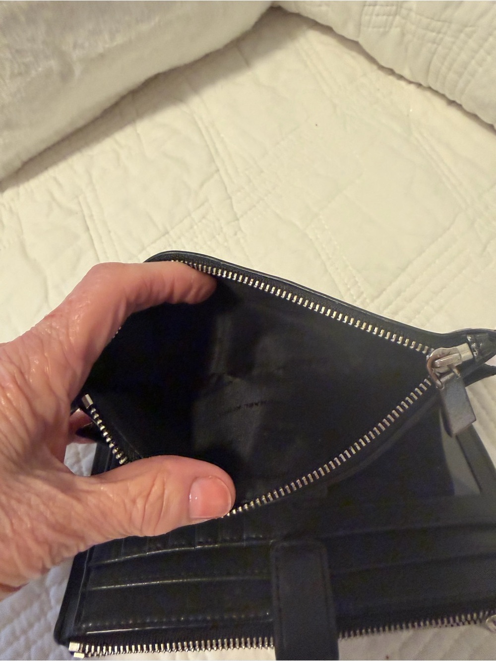 Michael Kors Black & White Graffiti Wristlet/Phone Wallet 7.5x4.5 - Picture 6 of 10